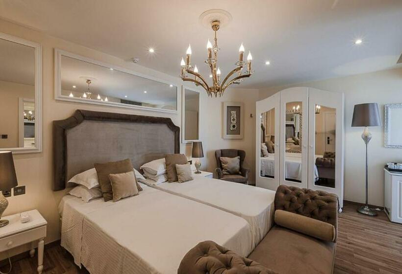 اتاق لوکس با چشم‌انداز دریا, Osborne