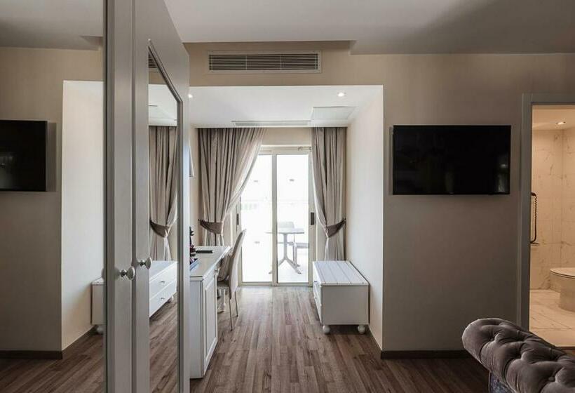 اتاق لوکس با چشم‌انداز دریا, Osborne