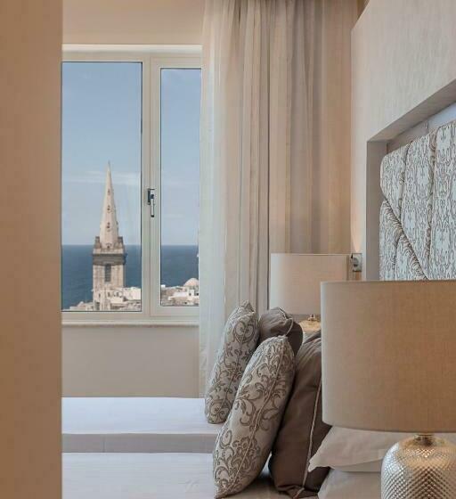 اتاق لوکس با چشم‌انداز دریا, Osborne