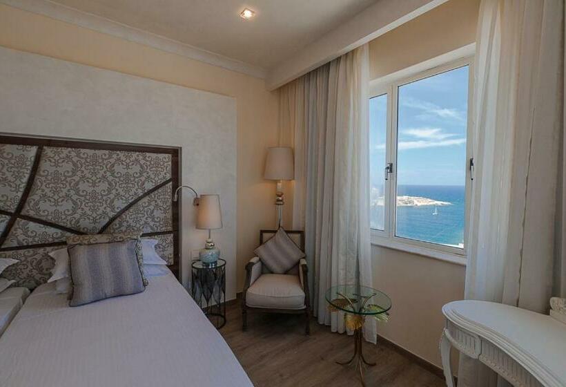 اتاق لوکس با چشم‌انداز دریا, Osborne