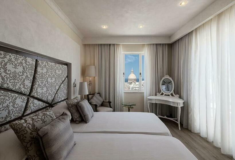 اتاق لوکس با چشم‌انداز دریا, Osborne