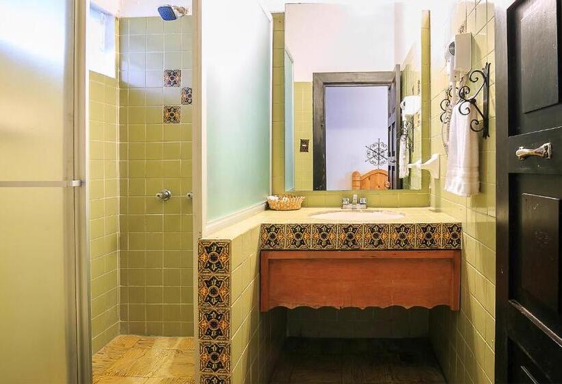 غرفة أساسية ثلاثية, Pie De La Sierra