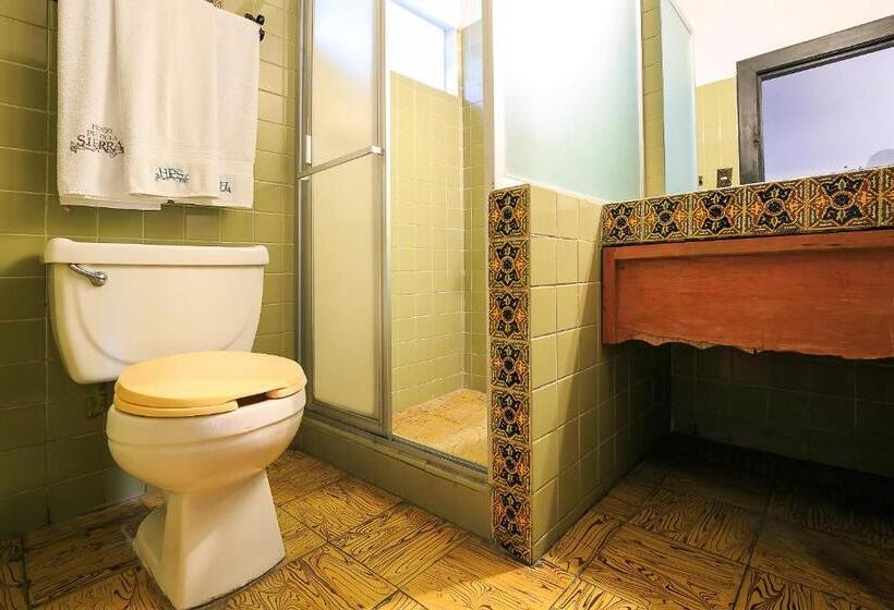 غرفة أساسية ثلاثية, Pie De La Sierra