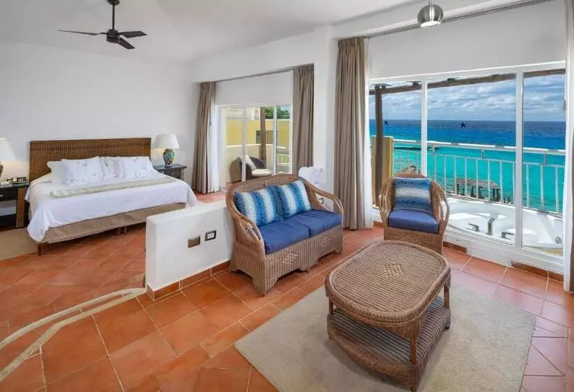 سوییت با چشم‌انداز استخر, Playa Azul Cozumel