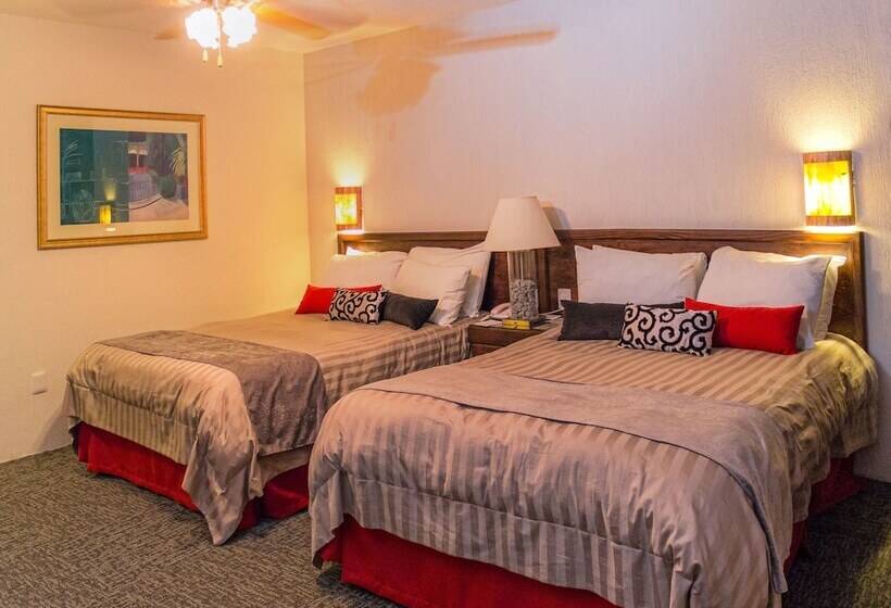 带2个双人床的标准工作室, Ramada Plaza By Wyndham Leon