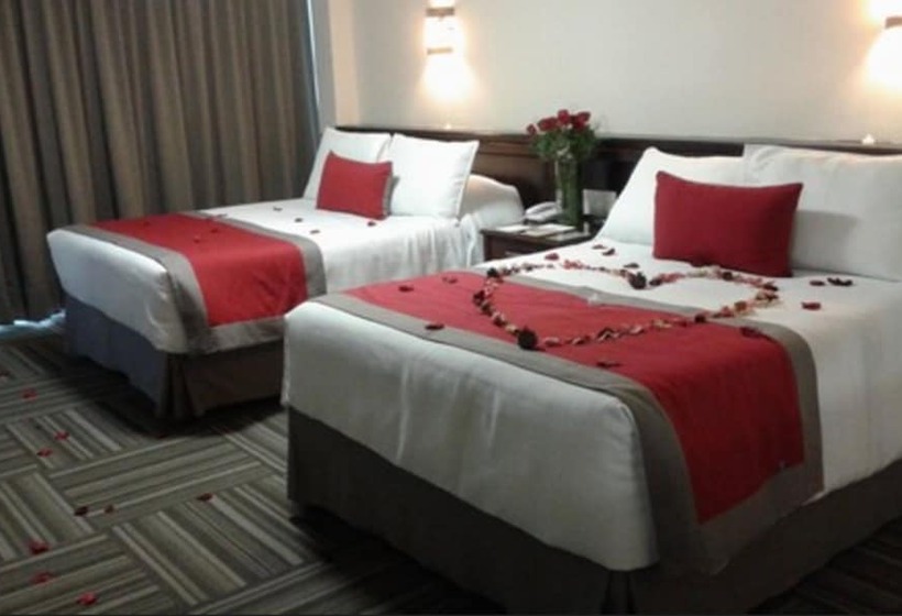 带2个双人床的标准工作室, Ramada Plaza By Wyndham Leon