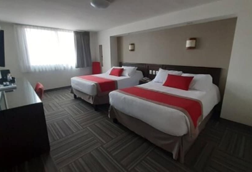 带2个双人床的标准工作室, Ramada Plaza By Wyndham Leon