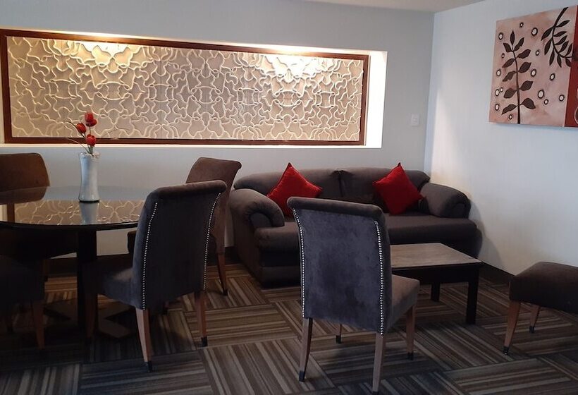 小型套房, Ramada Plaza By Wyndham Leon