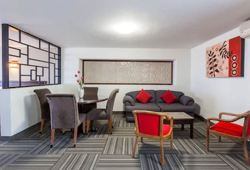 小型套房, Ramada Plaza By Wyndham Leon