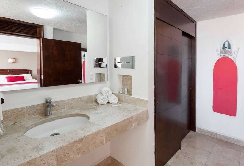 小型套房, Ramada Plaza By Wyndham Leon