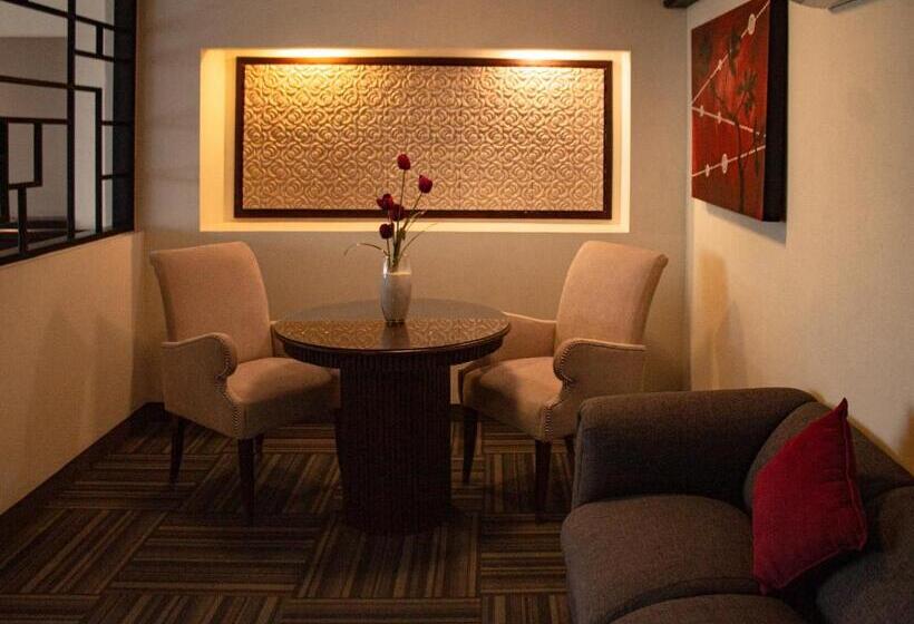 豪华套房, Ramada Plaza By Wyndham Leon