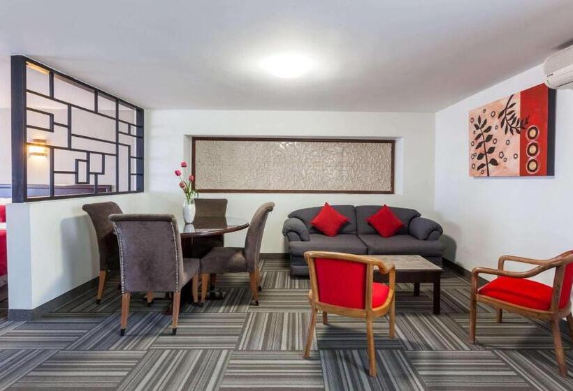 小型套房, Ramada Plaza By Wyndham Leon