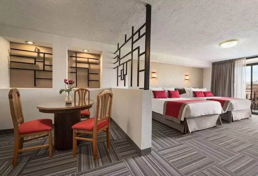 سوییت لوکس, Ramada Plaza By Wyndham Leon