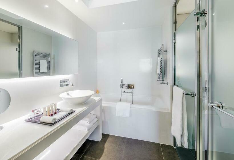 Deluxe Room Mountain View, Monte Carlo Bay Hotel & Resort