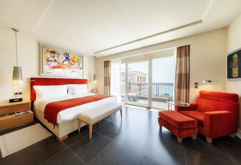 سوییت با چشم‌انداز دریا, Monte Carlo Bay Hotel & Resort