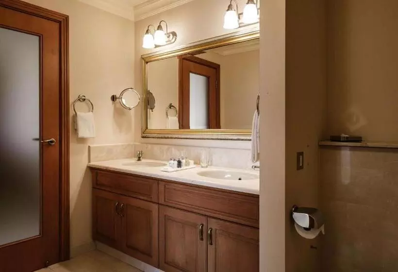 2 Bedroom Suite