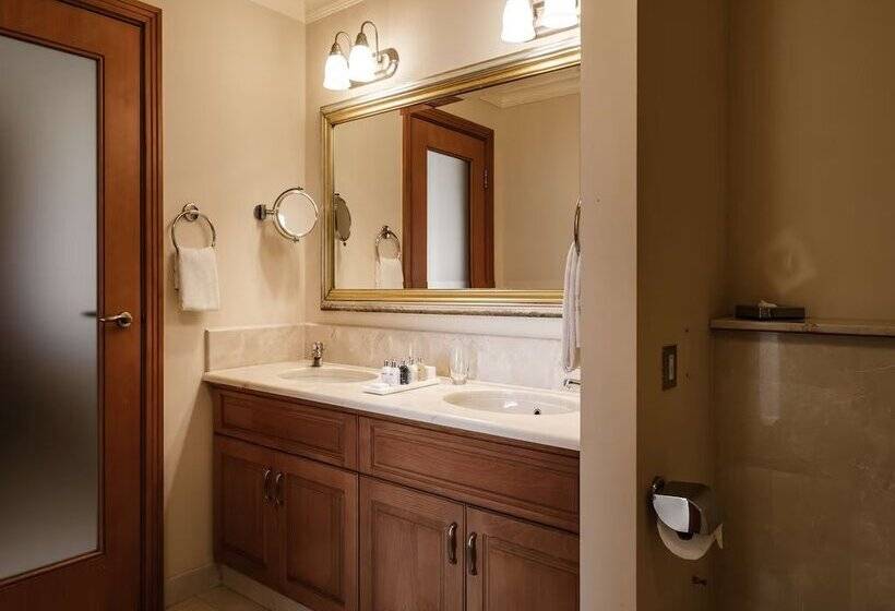 سوییت با چشم‌انداز دریا, Radisson Blu Resort & Spa, Malta Golden Sands