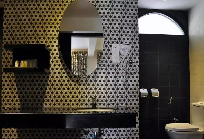 استودیوی استاندارد, Strawberry Park Resort