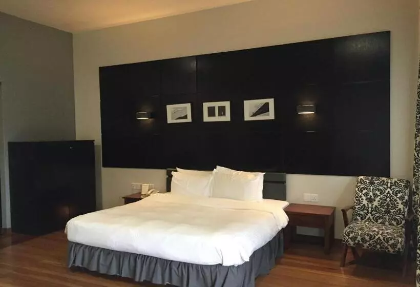استودیوی استاندارد, Strawberry Park Resort