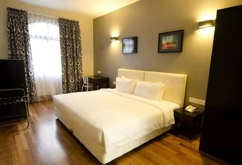 سوییت خانوادگی, Strawberry Park Resort