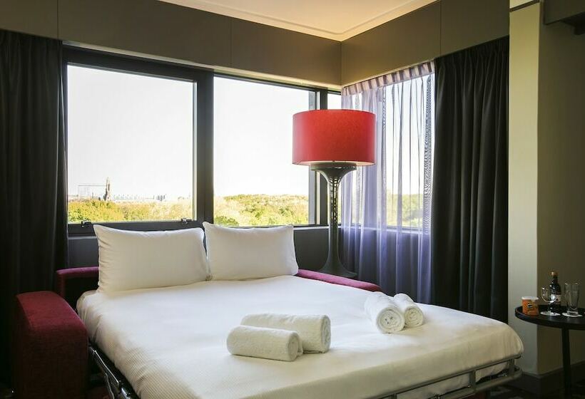 جناح جونيور, Babylon Hotel Den Haag