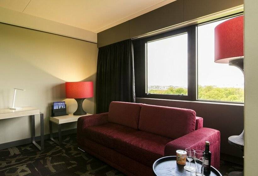 جناح جونيور, Babylon Hotel Den Haag