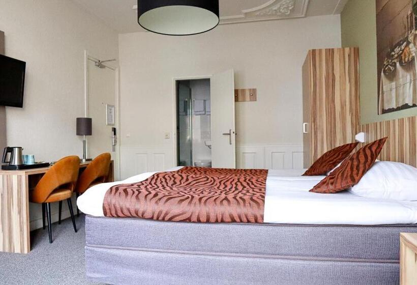 اتاق راحتی, Asterisk, A Family Run