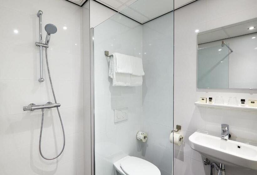 اتاق راحتی, Asterisk, A Family Run