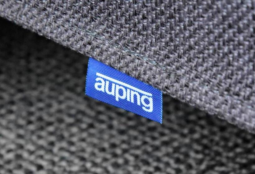 اتاق راحتی, Asterisk, A Family Run