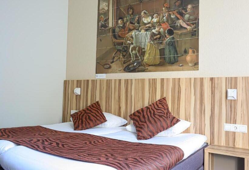 اتاق راحتی, Asterisk, A Family Run