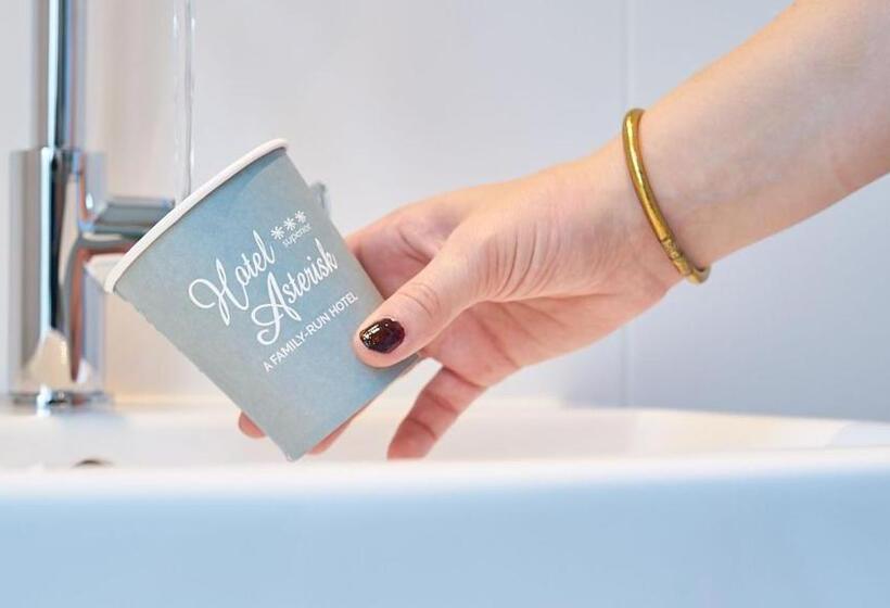 اتاق عادی یک تخته, Asterisk, A Family Run