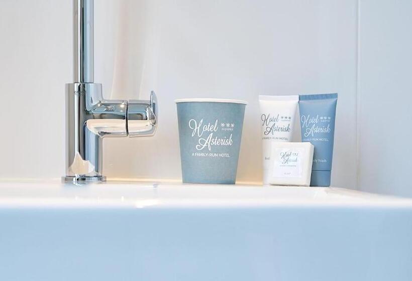 اتاق عادی یک تخته, Asterisk, A Family Run