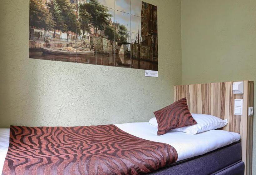 اتاق عادی یک تخته, Asterisk, A Family Run