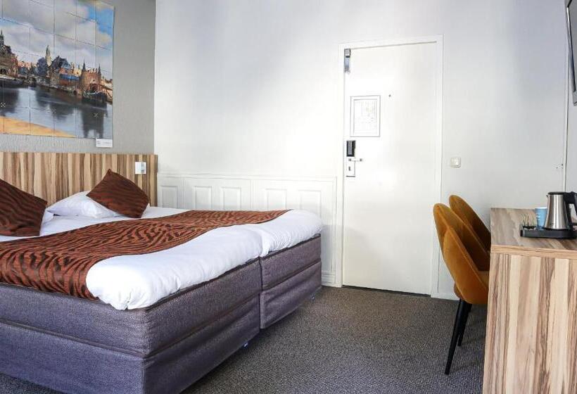 اتاق استاندارد, Asterisk, A Family Run