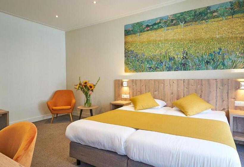 اتاق لوکس, Asterisk, A Family Run