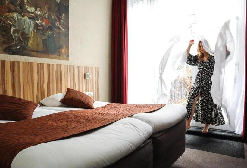 اتاق راحتی, Asterisk, A Family Run