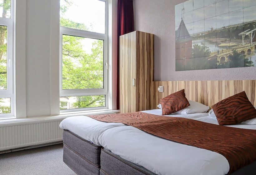 اتاق استاندارد, Asterisk, A Family Run