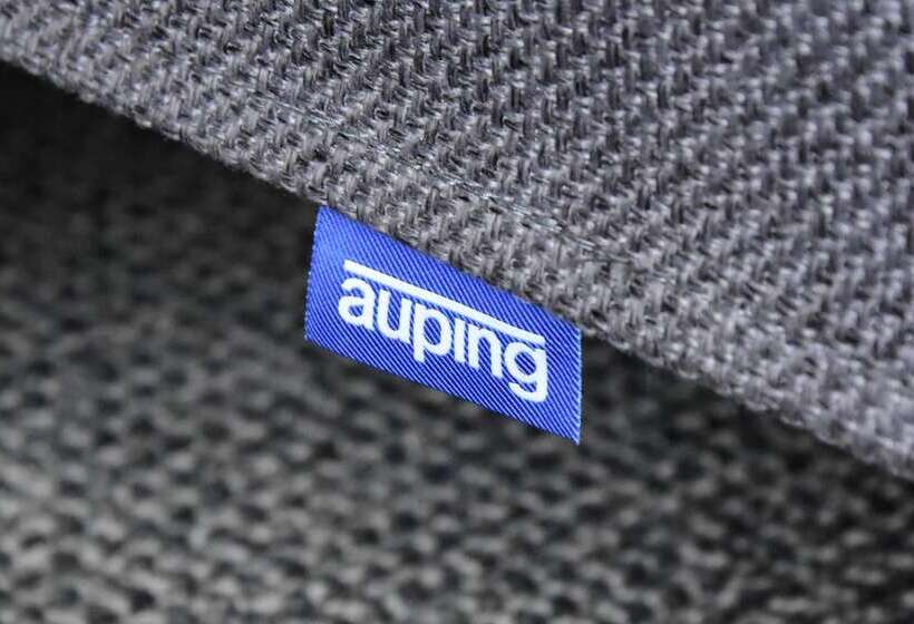 اتاق عادی یک تخته, Asterisk, A Family Run