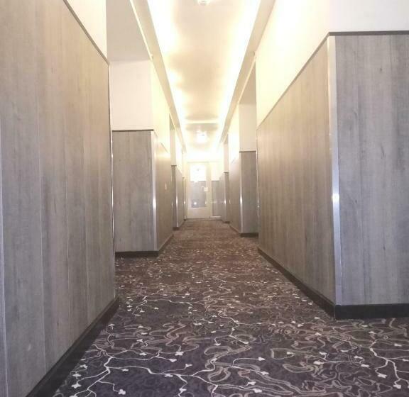 חדר בסיסי, Budget Trianon