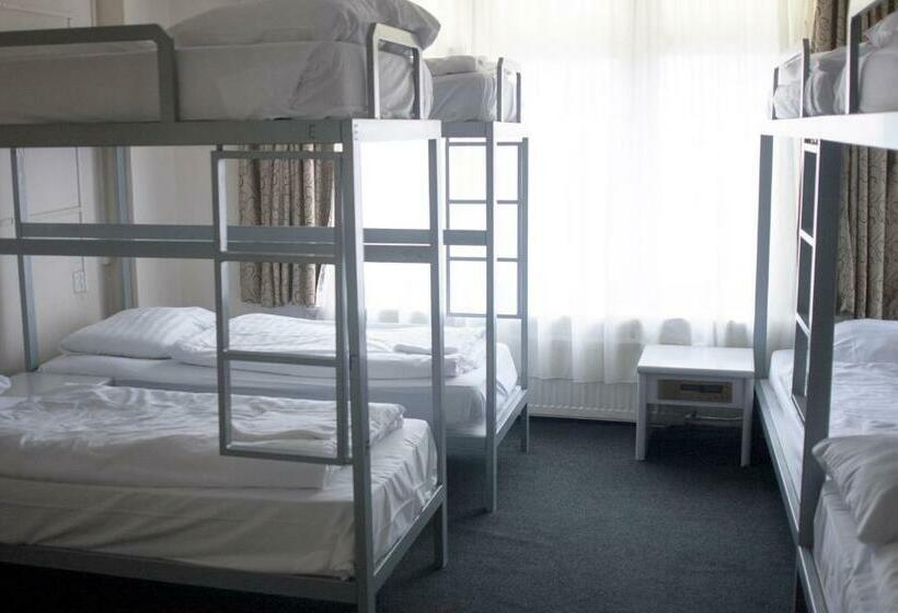 Кровать в Общей Комнате, Budget Trianon