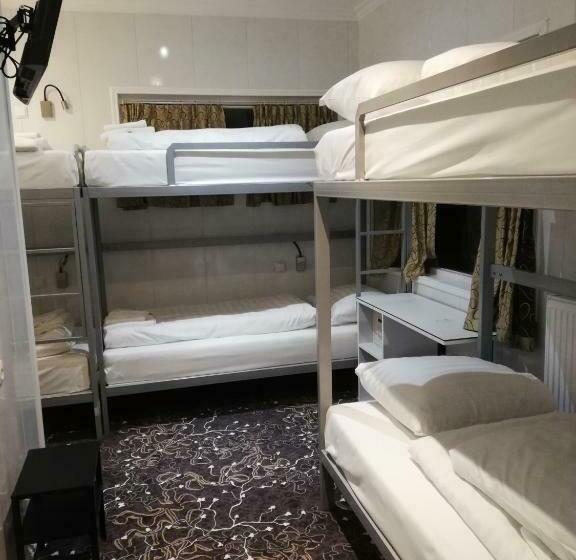 Кровать в Общей Комнате, Budget Trianon