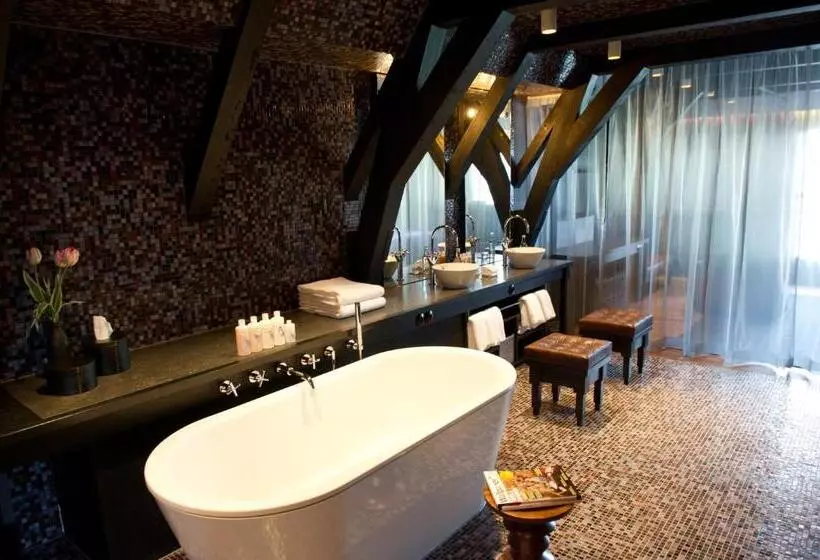 سوییت اجرایی, Canal House   A Curious Group Of Hotels
