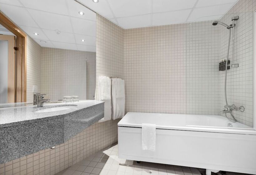 Номер Deluxe, Clarion Hotel Tyholmen