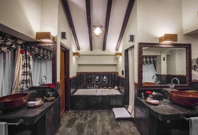 سوییت جونیور, The Dwarika S