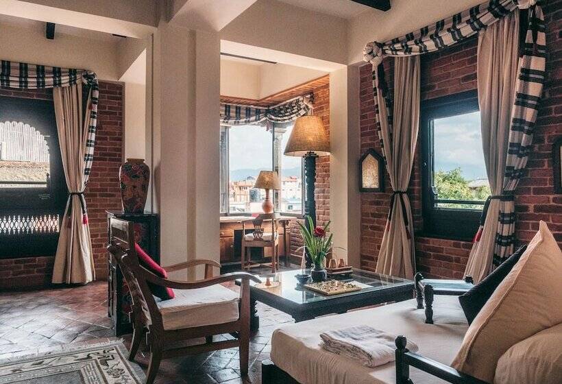 سوییت جونیور, The Dwarika S