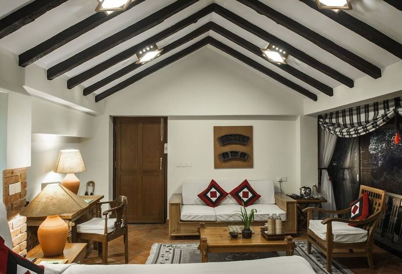 سوییت جونیور, The Dwarika S