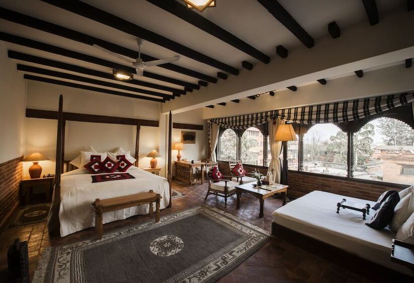 سوییت جونیور, The Dwarika S