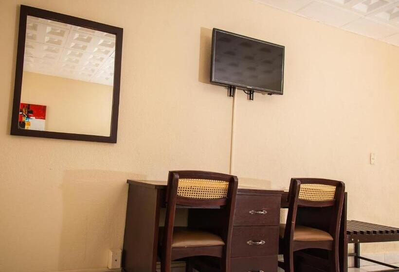 اتاق استاندارد سه نفره, Estrella