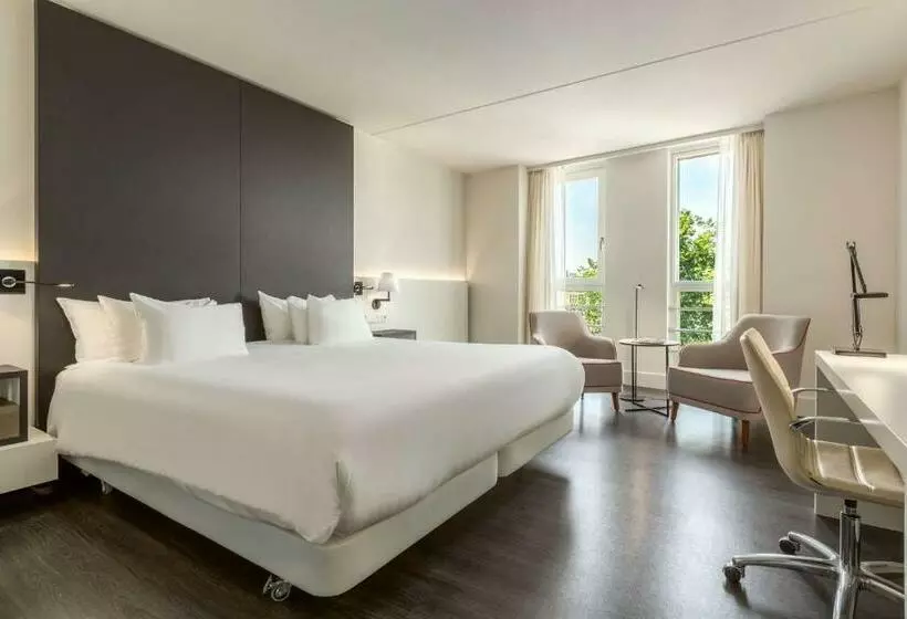 景色の見えるスーペリアルーム, NH Collection Amsterdam Barbizon Palace