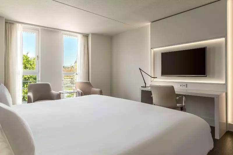 景色の見えるスーペリアルーム, NH Collection Amsterdam Barbizon Palace